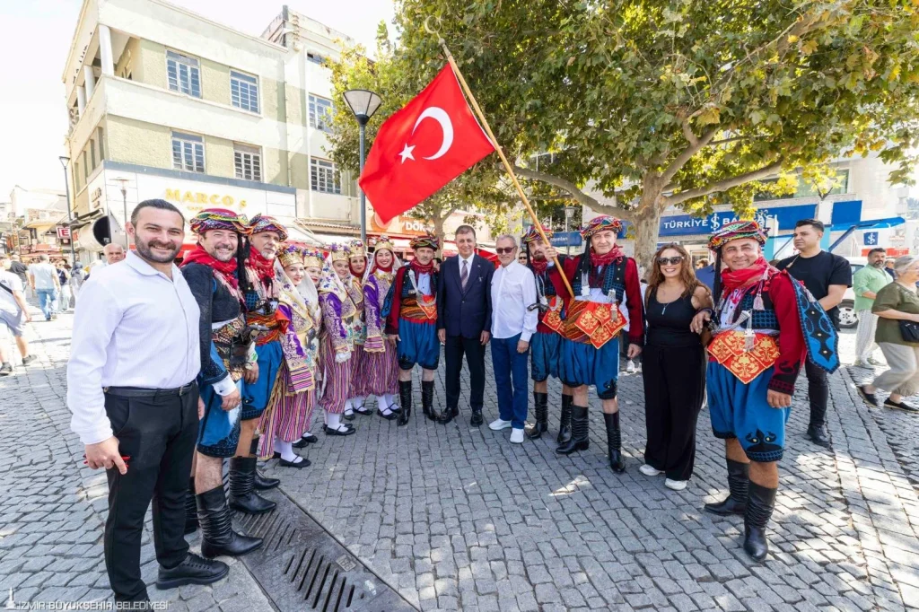 Esnafın bayramı Konak Meydanı'nda coşkuyla kutlandı