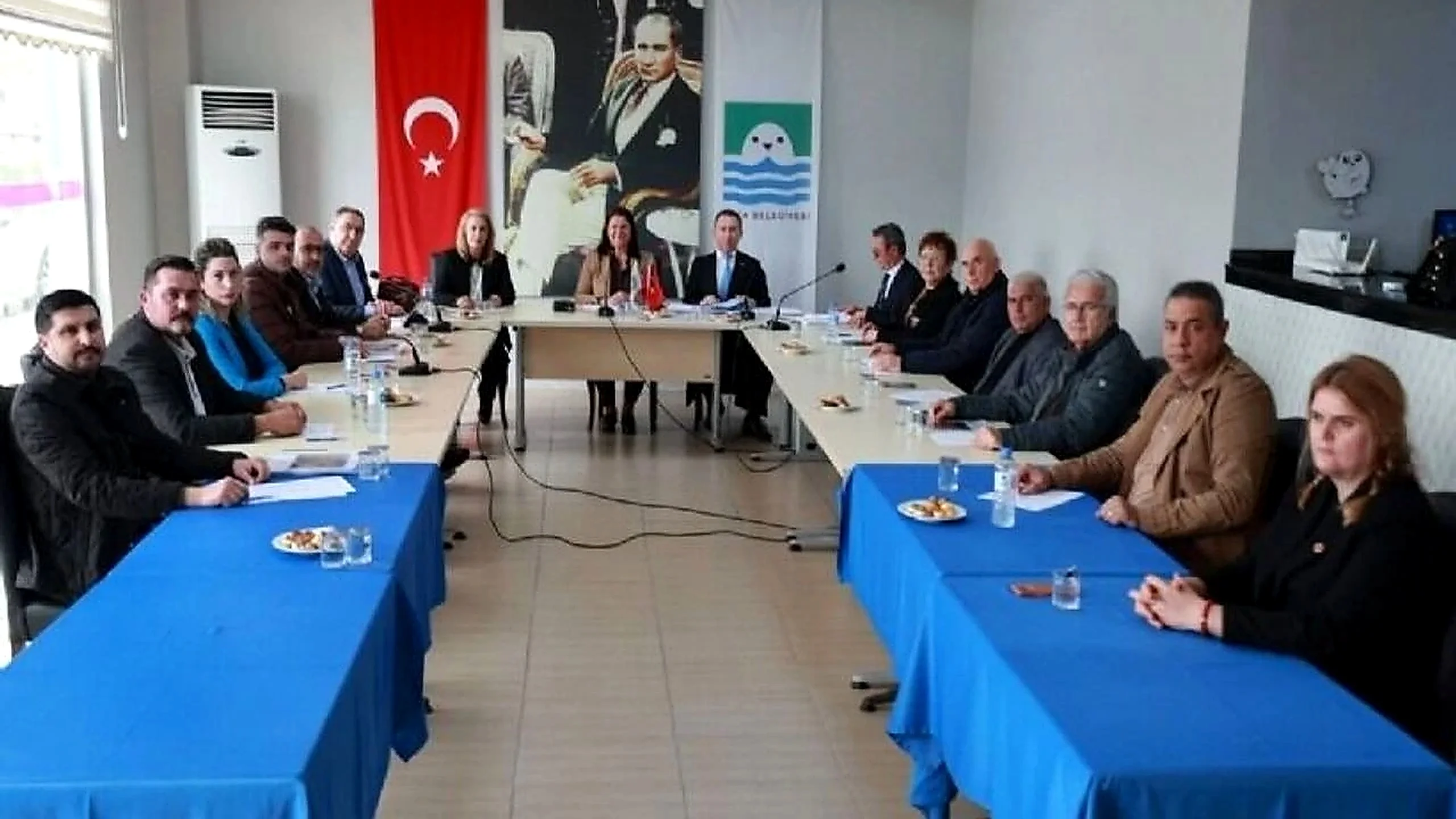 Foça Belediye Başkanı Saniye Bora Fıçı’nın CHP’den istifa ederek AK