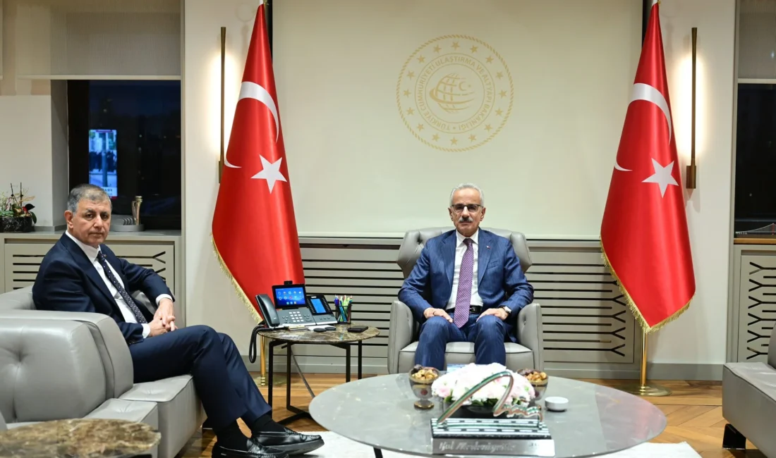 Ulaştırma ve Altyapı Bakanı Abdulkadir Uraloğlu, İzmir Büyükşehir Belediye Başkanı