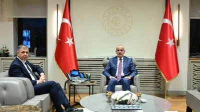Ulaştırma ve Altyapı Bakanı Abdulkadir Uraloğlu, İzmir Büyükşehir Belediye Başkanı