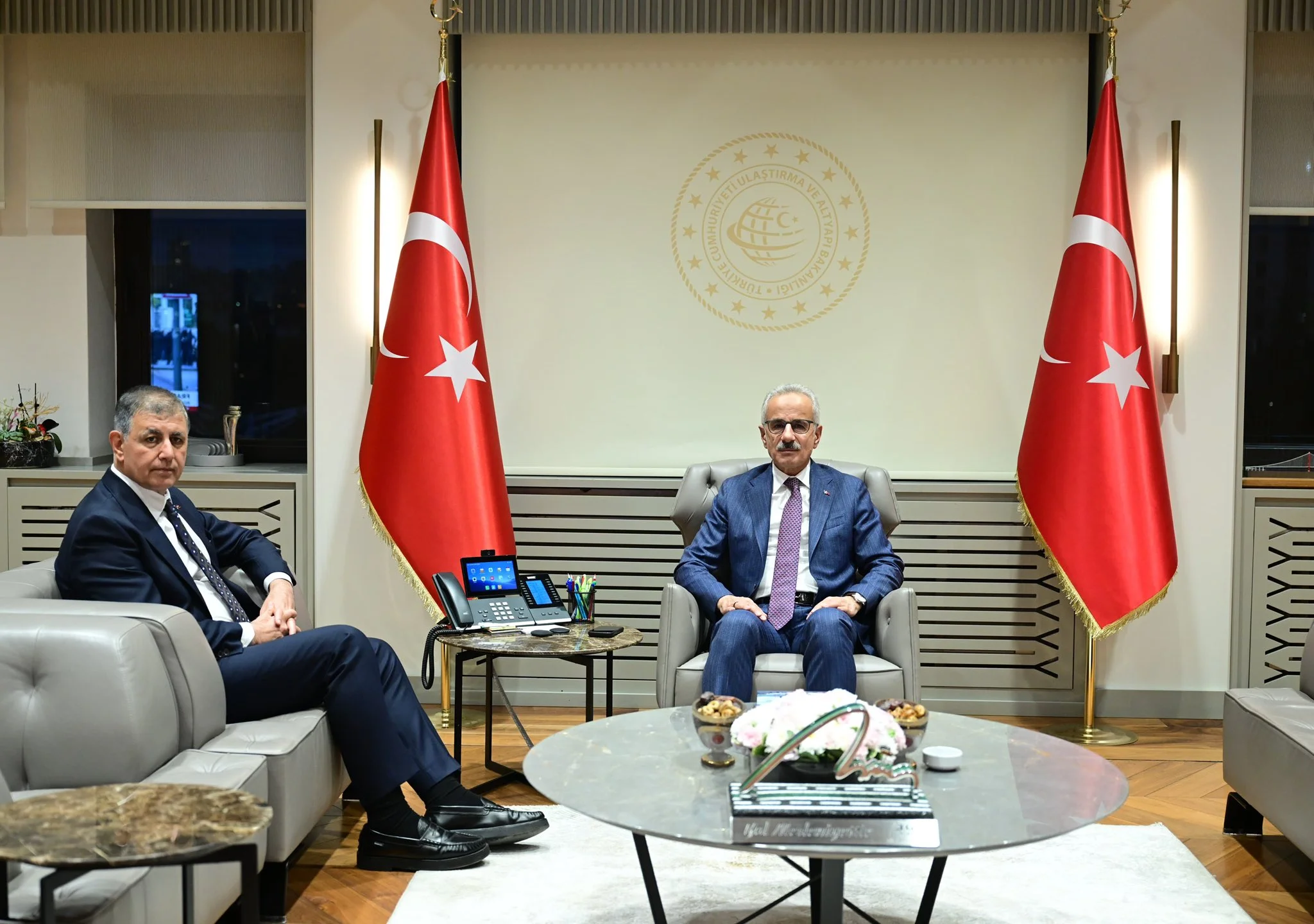 Bakan Uraloğlu ve Başkan Tugay'dan ulaşım zirvesi