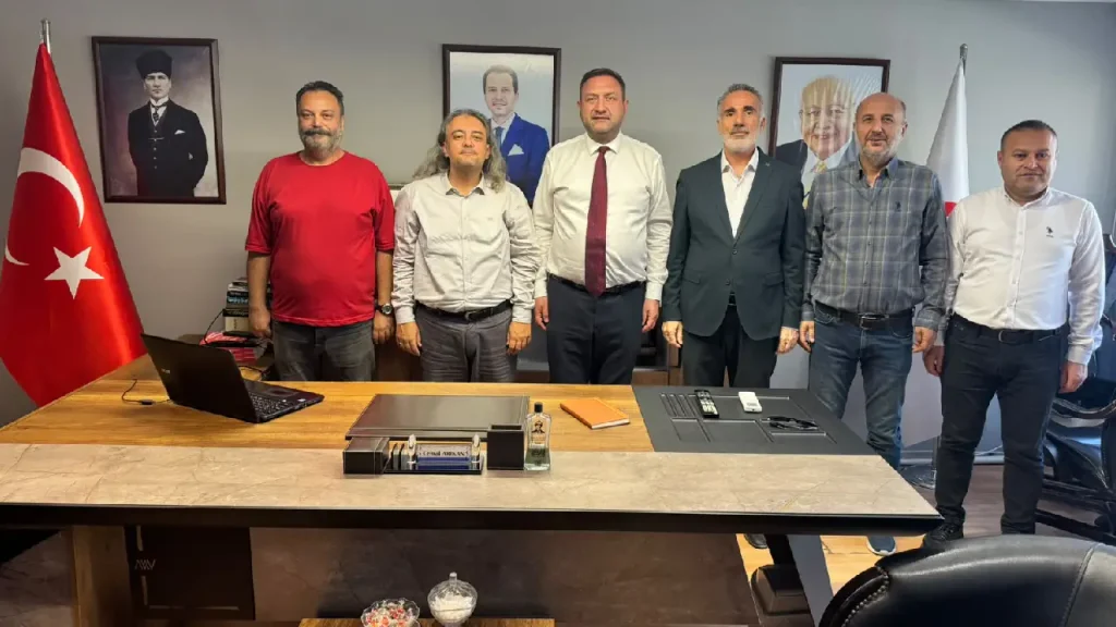 Gümrükçü’den siyasi partilere ortak akıl ziyaretleri: "Toplum kutuplaşma değil uzlaşı ve çözüm bekliyor" 1 Gümrükçü’den siyasi partilere ortak akıl ziyaretleri: "Toplum kutuplaşma değil uzlaşı ve çözüm bekliyor"