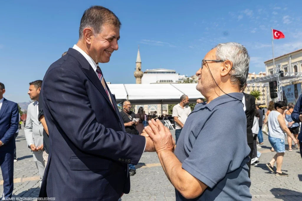 Esnafın bayramı Konak Meydanı'nda coşkuyla kutlandı