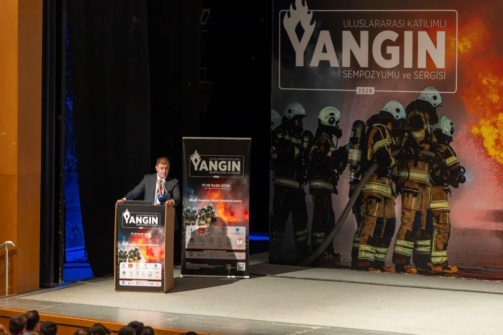 İzmir İtfaiyesi'nde robotik araç devrimi! Cemil Tugay yangın zirvesinde duyurdu: 4 yeni istasyon geliyor!