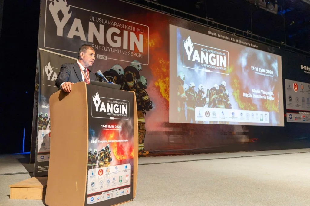 İzmir İtfaiyesi'nde robotik araç devrimi! Cemil Tugay yangın zirvesinde duyurdu: 4 yeni istasyon geliyor!