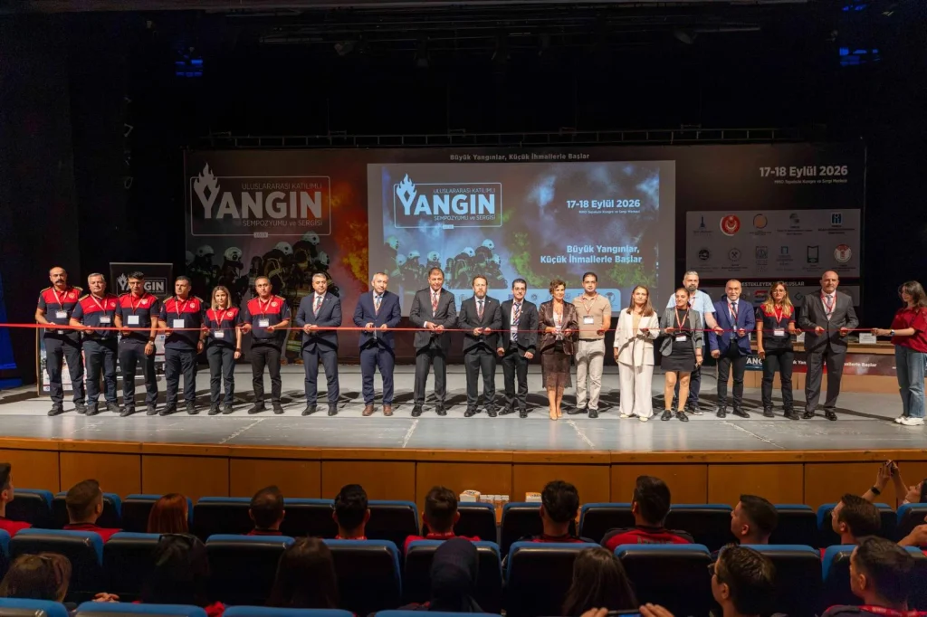 İzmir İtfaiyesi'nde robotik araç devrimi! Cemil Tugay yangın zirvesinde duyurdu: 4 yeni istasyon geliyor!