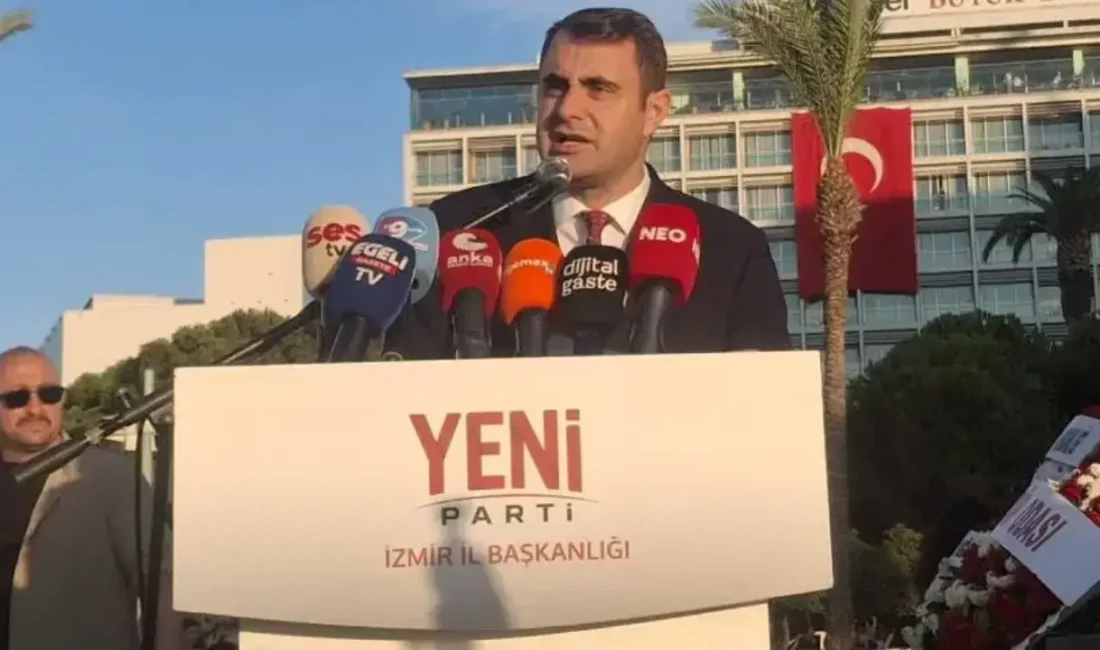 İzmir’in düşman işgalinden kurtuluşunun 104’üncü yıl dönümünde düzenlenen alternatif çelenk