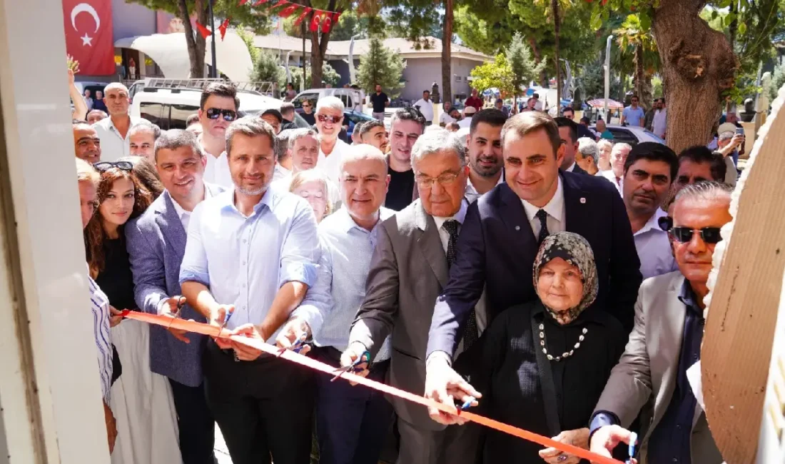 YENİ Parti Tire İlçe Başkanlığının açılışı, partililer ve vatandaşların katılımıyla