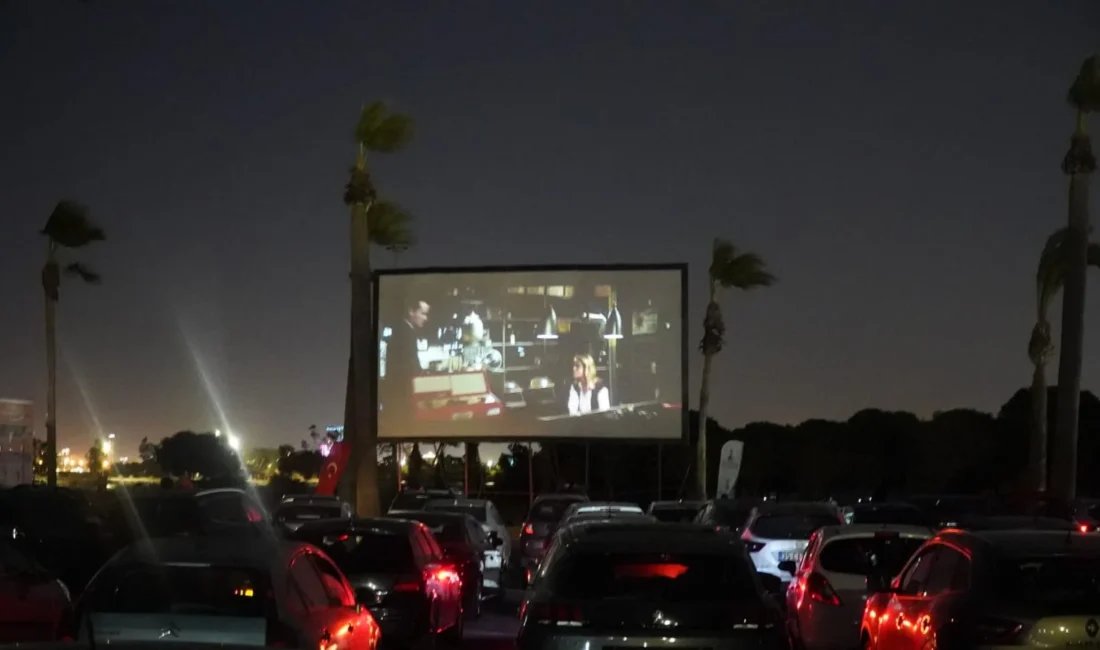 İzmir Büyükşehir Belediyesi, “Yeniden Sinematek Arabada Film Keyfi” ile bu