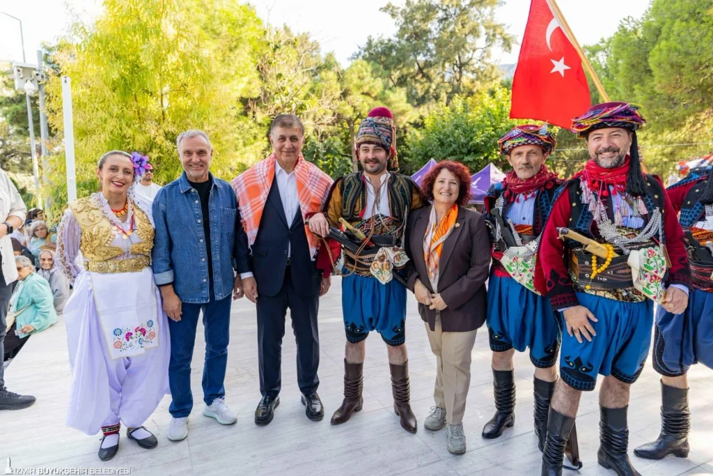 Karaburun’un nergis üretimine büyük destek: 300 bin soğan toprakla buluşuyor!