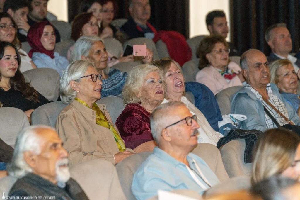 İzmir İleri Yaş Sempozyumu’nda gündem: Afetlerde yaşlıların güvenliği 2 İzmir İleri Yaş Sempozyumu’nda gündem: Afetlerde yaşlıların güvenliği