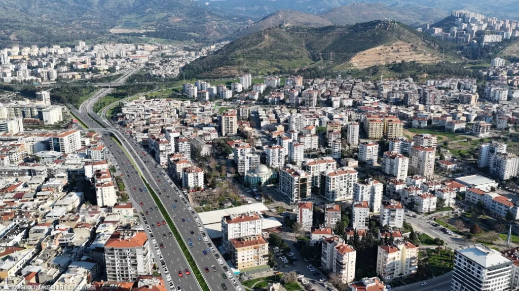 Büyükşehir’den iki bulvarı bağlayacak üst geçit: Karşıyaka-Örnekköy hattında kesintisiz ulaşım