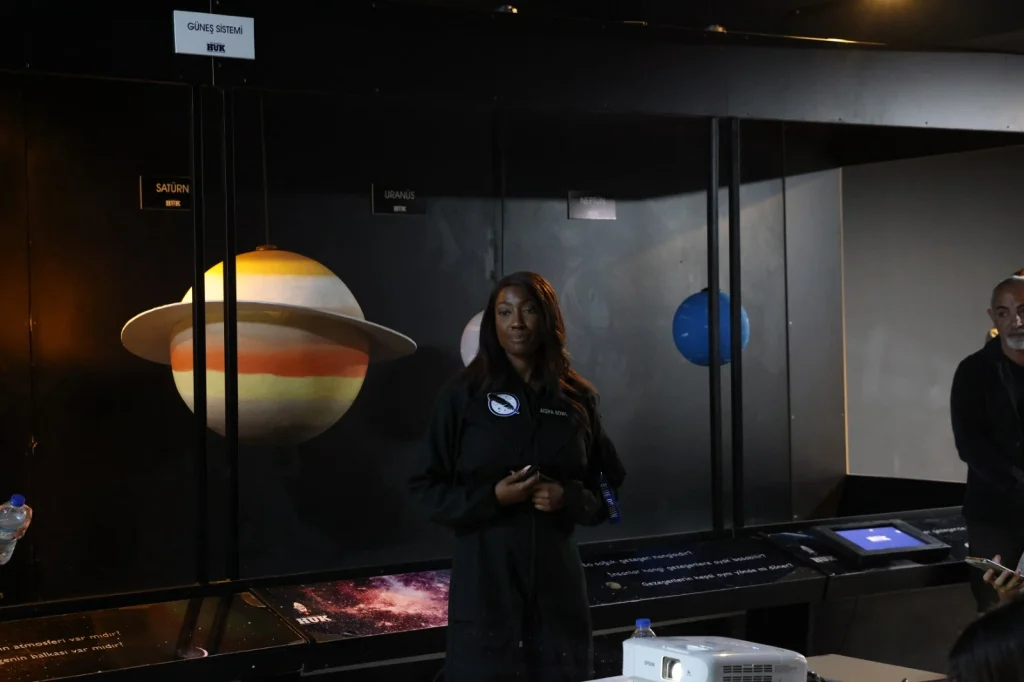 Astronot Aisha Bowe, Çiğli’de öğrencilerle buluştu