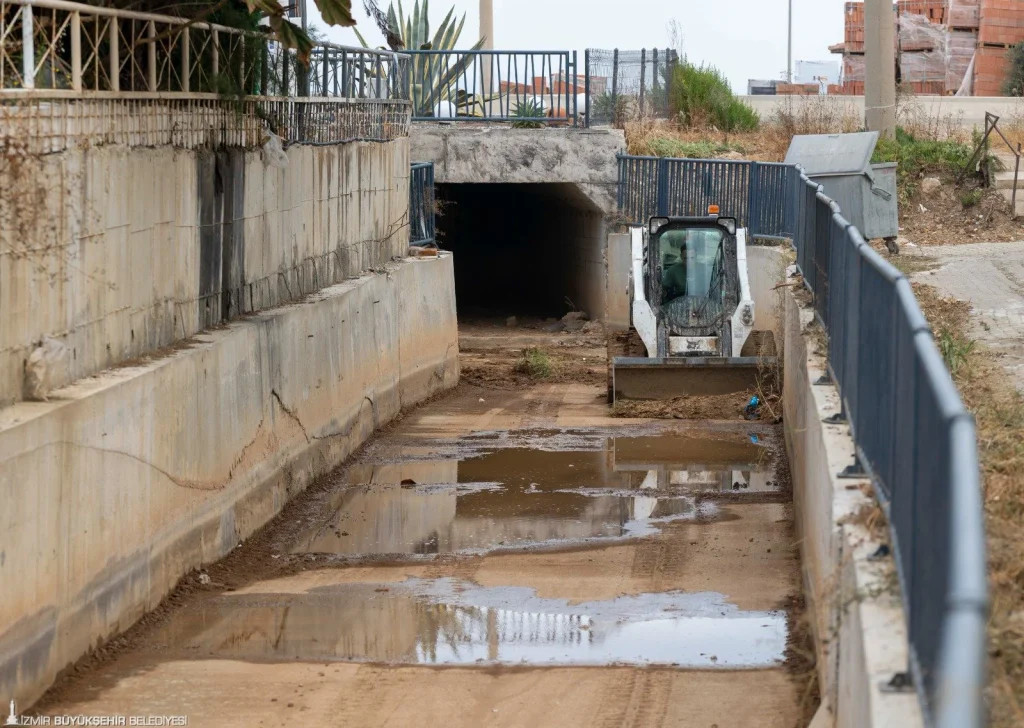 Turizm dönemi bitti kış hazırlıkları başladı: 399 kilometre kanal temizlendi