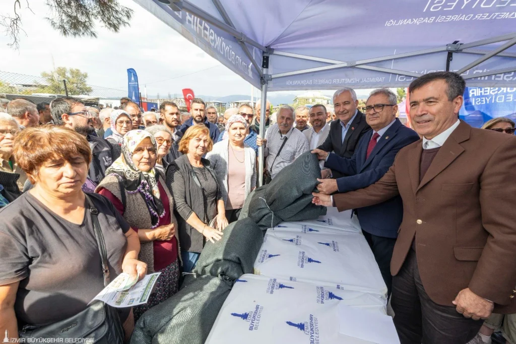 Zeytinde ortak akıl sahaya taşınıyor: Kemalpaşalı üreticiye destek 1 Zeytinde ortak akıl sahaya taşınıyor: Kemalpaşalı üreticiye destek