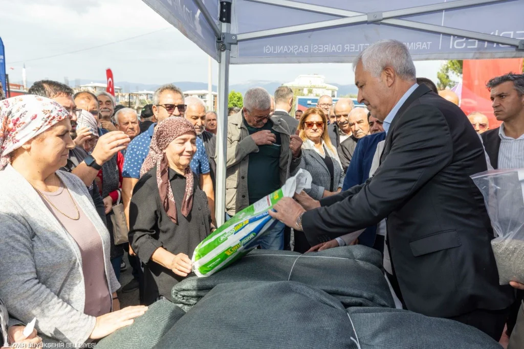 Zeytinde ortak akıl sahaya taşınıyor: Kemalpaşalı üreticiye destek 6 Zeytinde ortak akıl sahaya taşınıyor: Kemalpaşalı üreticiye destek