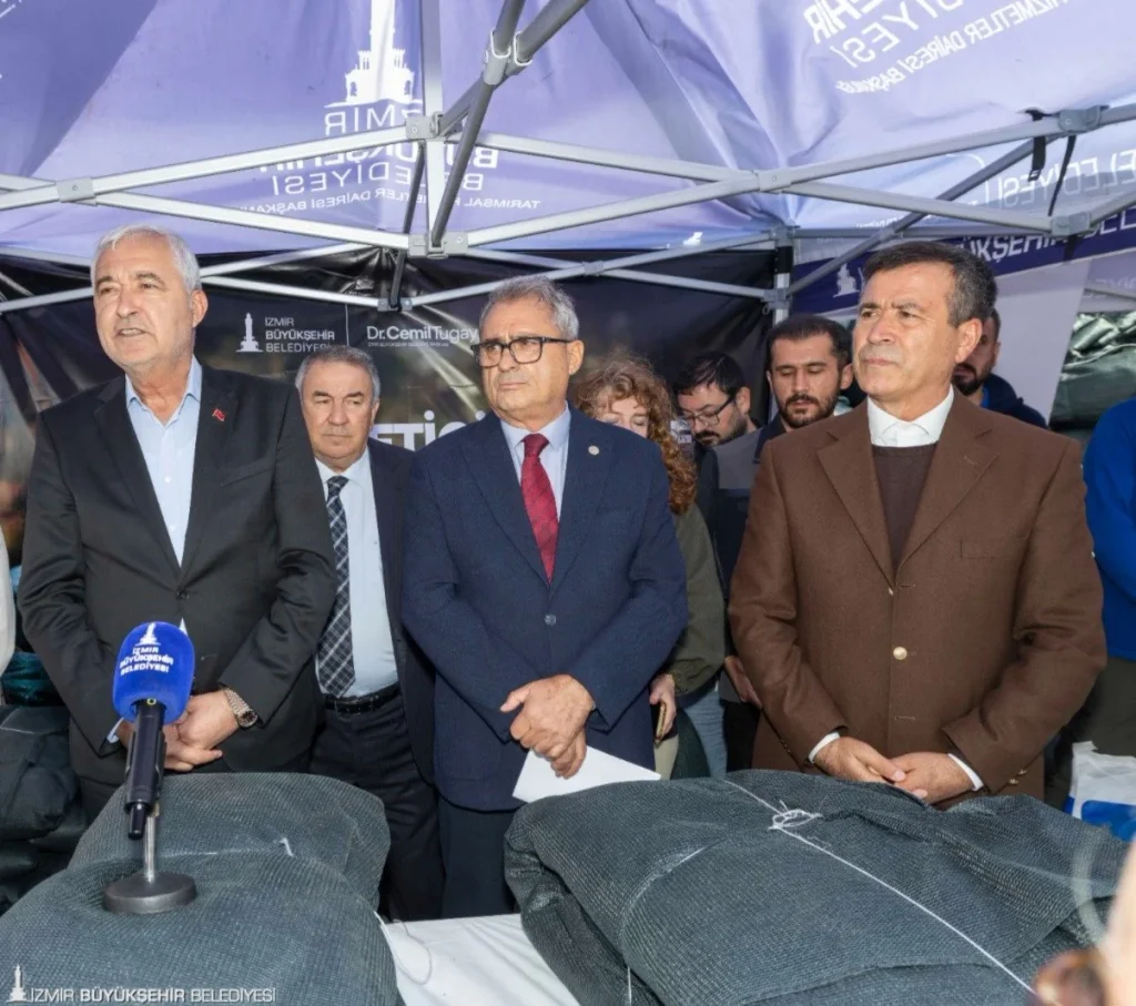 Zeytinde ortak akıl sahaya taşınıyor: Kemalpaşalı üreticiye destek 2 Zeytinde ortak akıl sahaya taşınıyor: Kemalpaşalı üreticiye destek