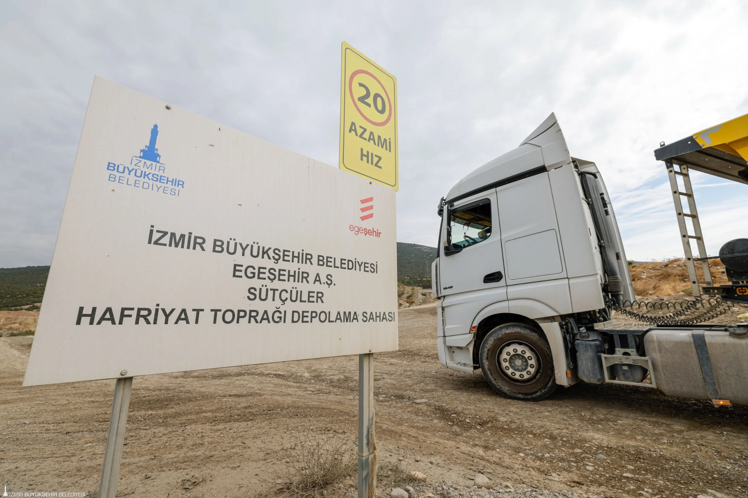 İzmir Büyükşehir Belediyesi, kentsel gelişim ve altyapı çalışmalarından kaynaklanan hafriyat