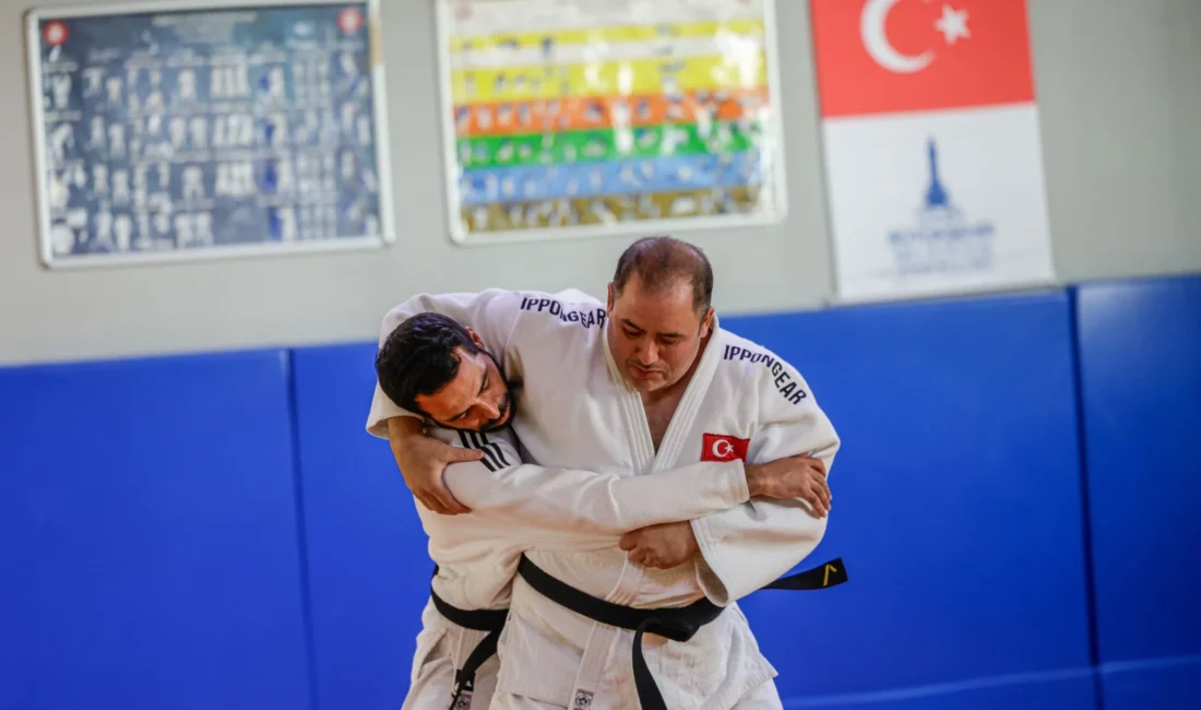 Görme engelli milli judocu Gökhan Biçer, 15 yıldır İzmir Büyükşehir