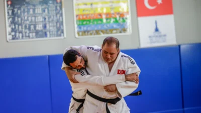 Görme engelli milli judocu Gökhan Biçer, 15 yıldır İzmir Büyükşehir