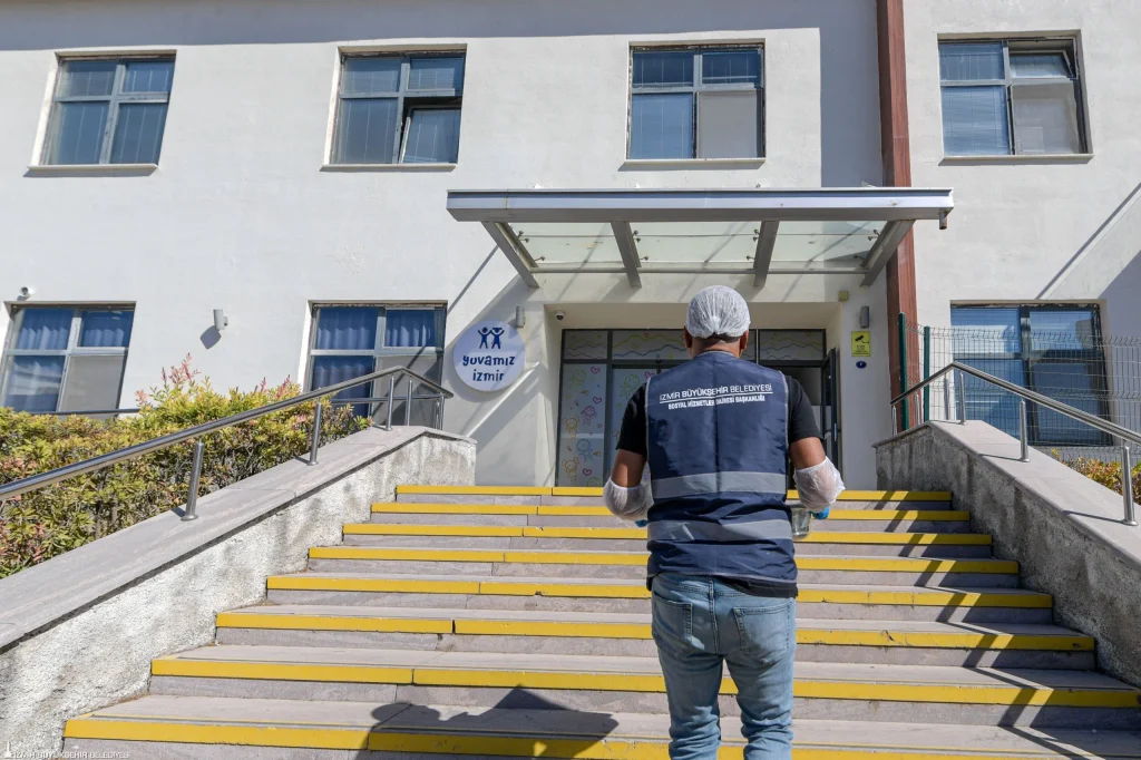 Yuvamız İzmir'de miniklere 3 çeşit yemek