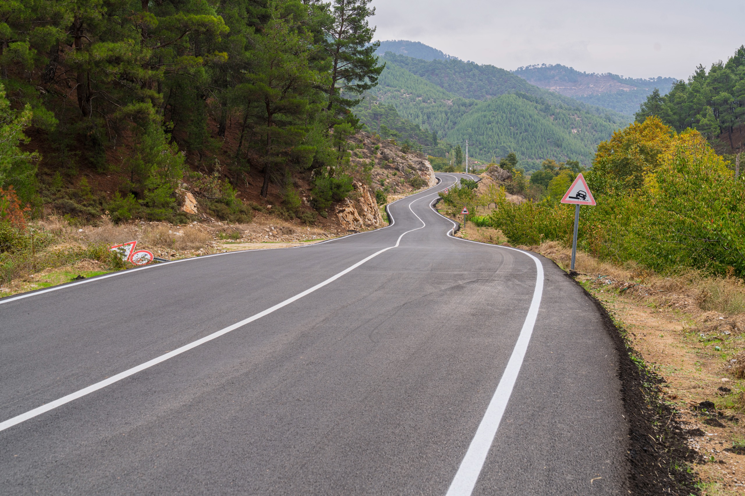 İzmir'in en uzak yolu yenilendi