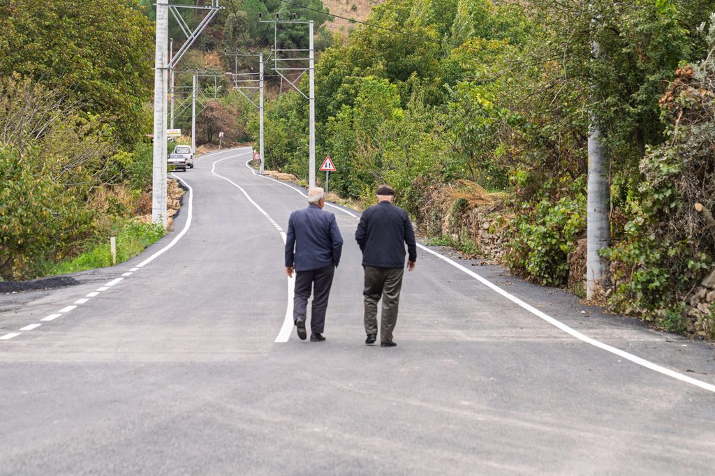 İzmir'in en uzak yolu yenilendi 3 İzmir'in en uzak yolu yenilendi