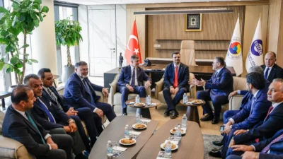 İzmir Büyükşehir Belediye Başkanı Dr. Cemil Tugay, AK Parti Genel