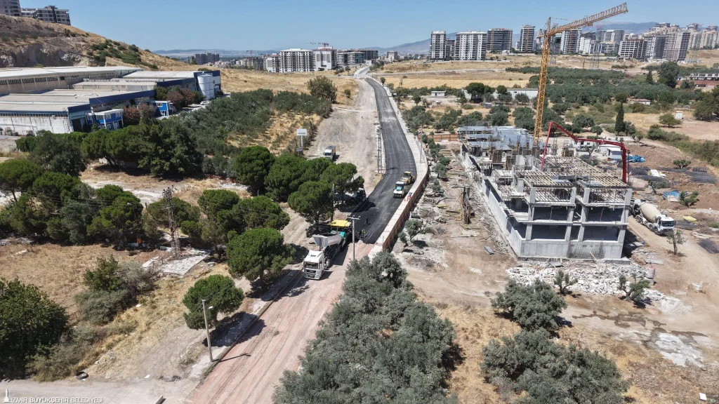 Ataşehir ve Harmandalı’da yollar yenileniyor