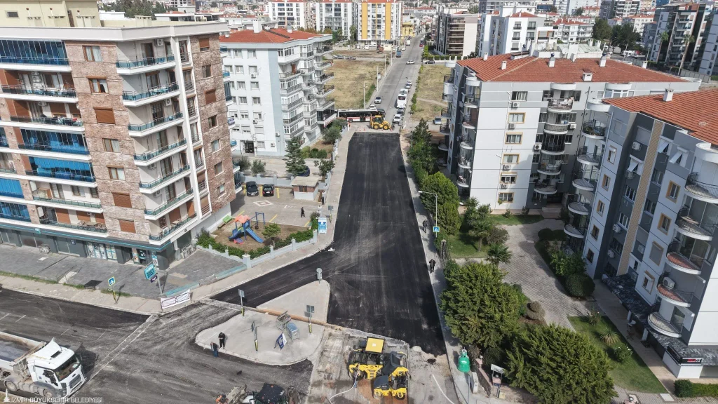 Ataşehir ve Harmandalı’da yollar yenileniyor
