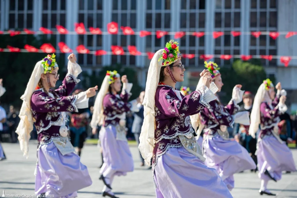 Cumhuriyet kenti İzmir 29 Ekim bayram coşkusuna hazır