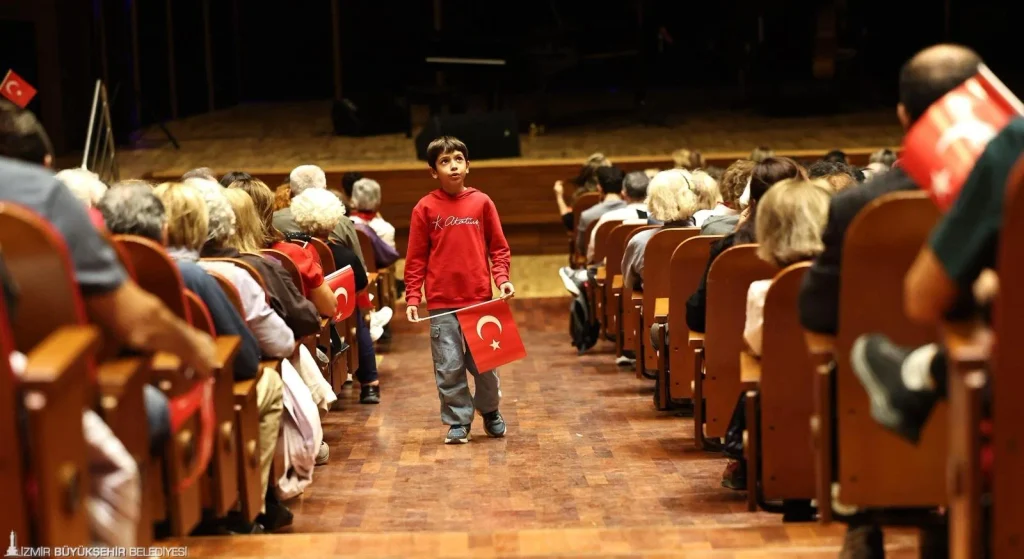 Cumhuriyet kenti İzmir 29 Ekim bayram coşkusuna hazır