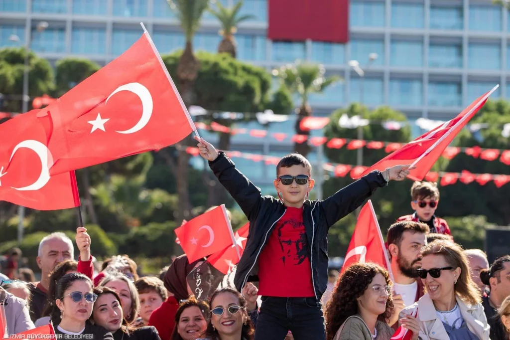Cumhuriyet kenti İzmir 29 Ekim bayram coşkusuna hazır