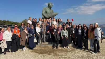 İzmir Büyükşehir Belediyesi, Cumhuriyet’in 103’üncü yılı kapsamında gençleri doğayla, kadınları