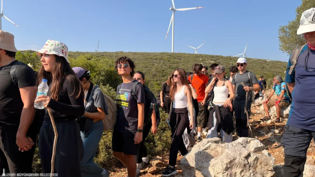 Gençler Cumhuriyet’in izinde yürüdü, kadınlar Çanakkale’yi keşfetti 2 Gençler Cumhuriyet’in izinde yürüdü, kadınlar Çanakkale’yi keşfetti