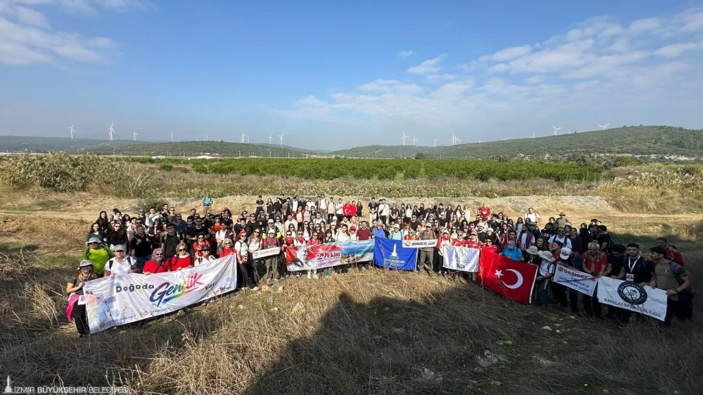 Gençler Cumhuriyet’in izinde yürüdü, kadınlar Çanakkale’yi keşfetti 3 Gençler Cumhuriyet’in izinde yürüdü, kadınlar Çanakkale’yi keşfetti