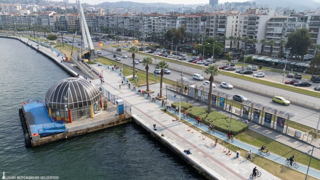 Kordon'da Engelsiz Cumhuriyet turu: Bisikletle İnciraltı'na pedal çevirdiler