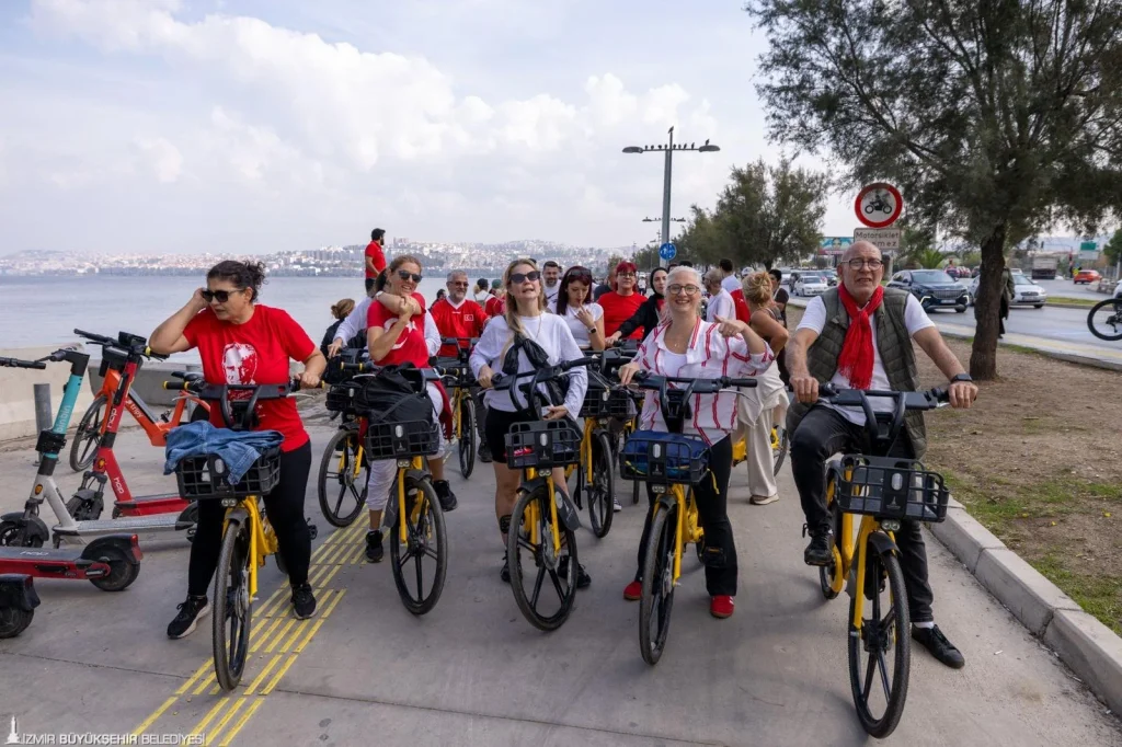 Kordon'da Engelsiz Cumhuriyet turu: Bisikletle İnciraltı'na pedal çevirdiler