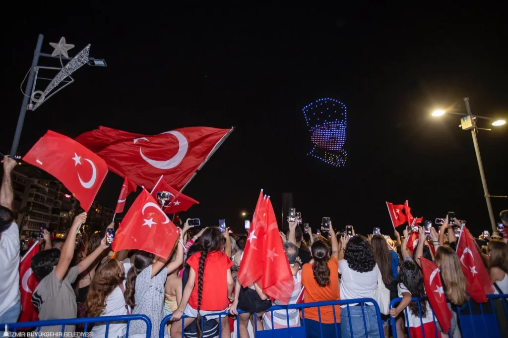 İzmir'de 29 Ekim coşkusu gökyüzünü aydınlatacak