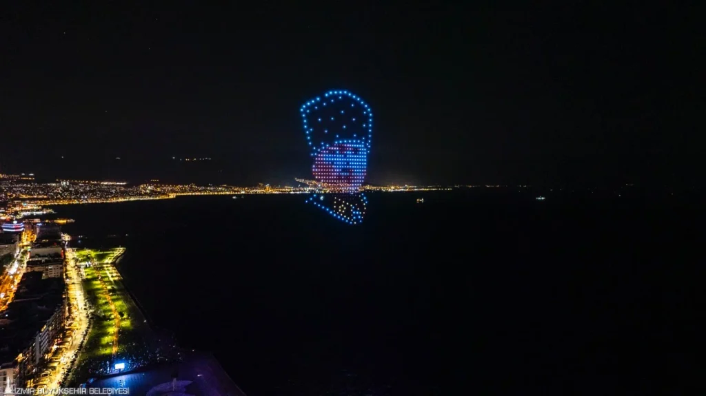 İzmir'de 29 Ekim coşkusu gökyüzünü aydınlatacak