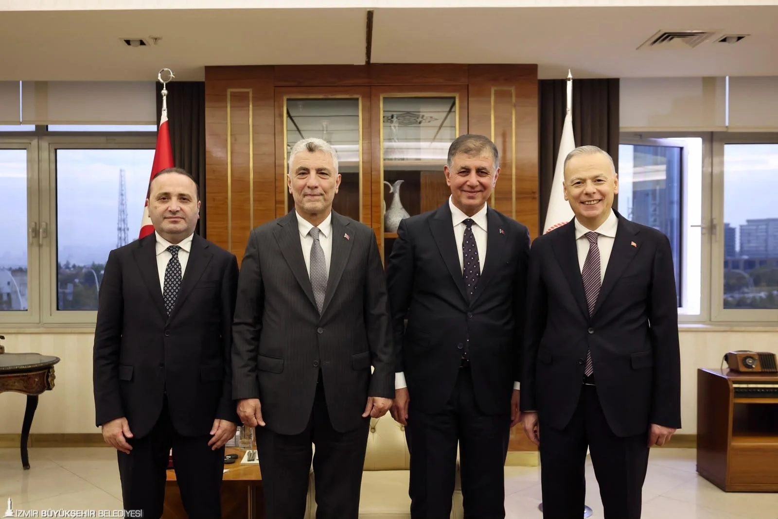 İzmir ticareti ve fuarları için Ankara'da masaya oturdular! Bakan Bolat ve Başkan Tugay'dan ortak akıl mesajı