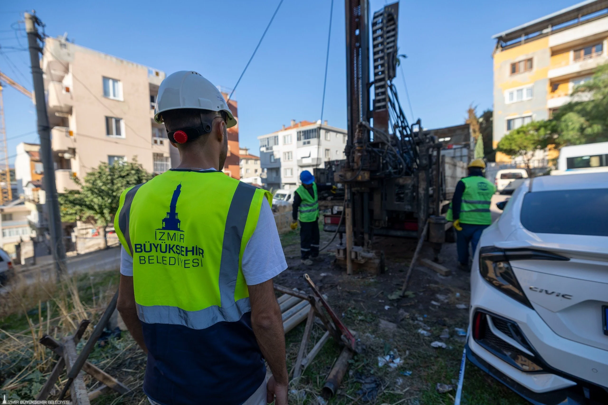 İzmir Büyükşehir Belediyesi, kenti afetlere karşı dirençli hale getirmek amacıyla