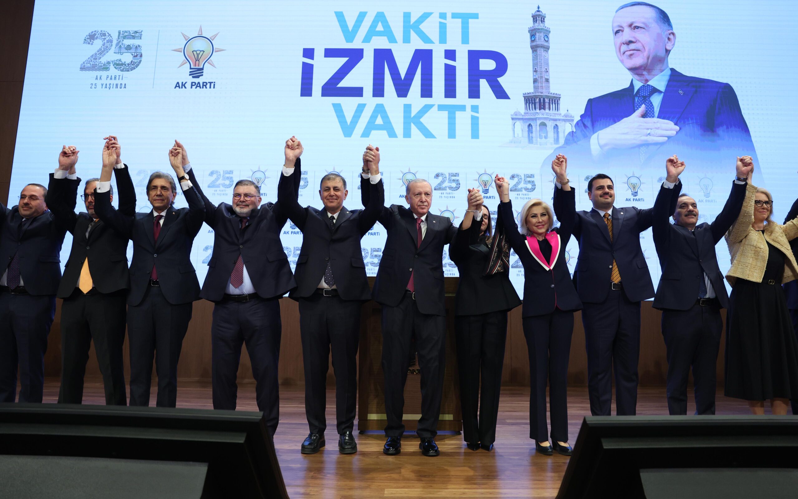 Cemil Tugay’dan yeni dönem mesajı: “İzmir’i yeniden inşa etmek için yola çıkıyoruz"