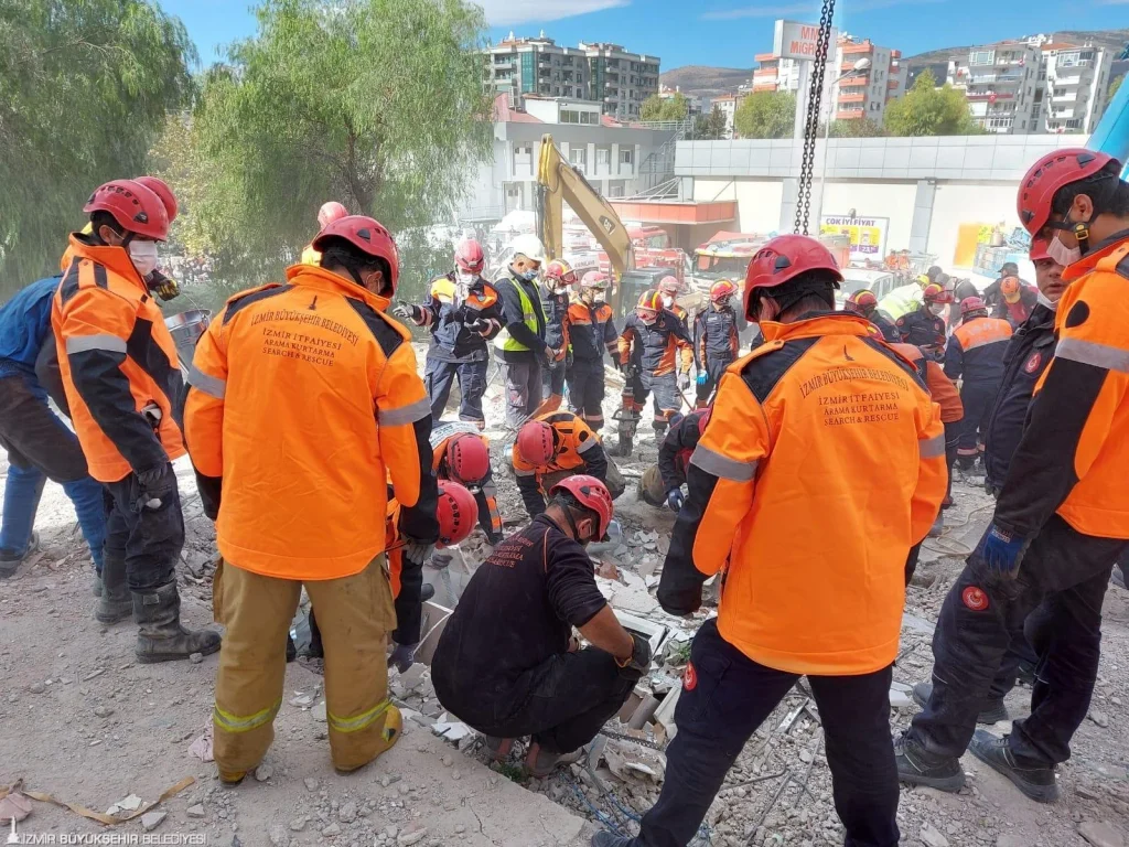 30 Ekim’in kahramanları o günü unutamıyor: Enkaz başında umut ve acı 2 30 Ekim’in kahramanları o günü unutamıyor: Enkaz başında umut ve acı