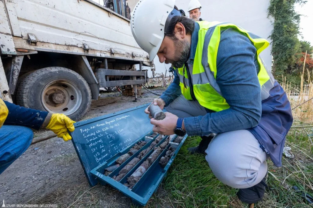 İzmir'in deprem master planı hazırlanıyor: 120 bin yapı incelendi