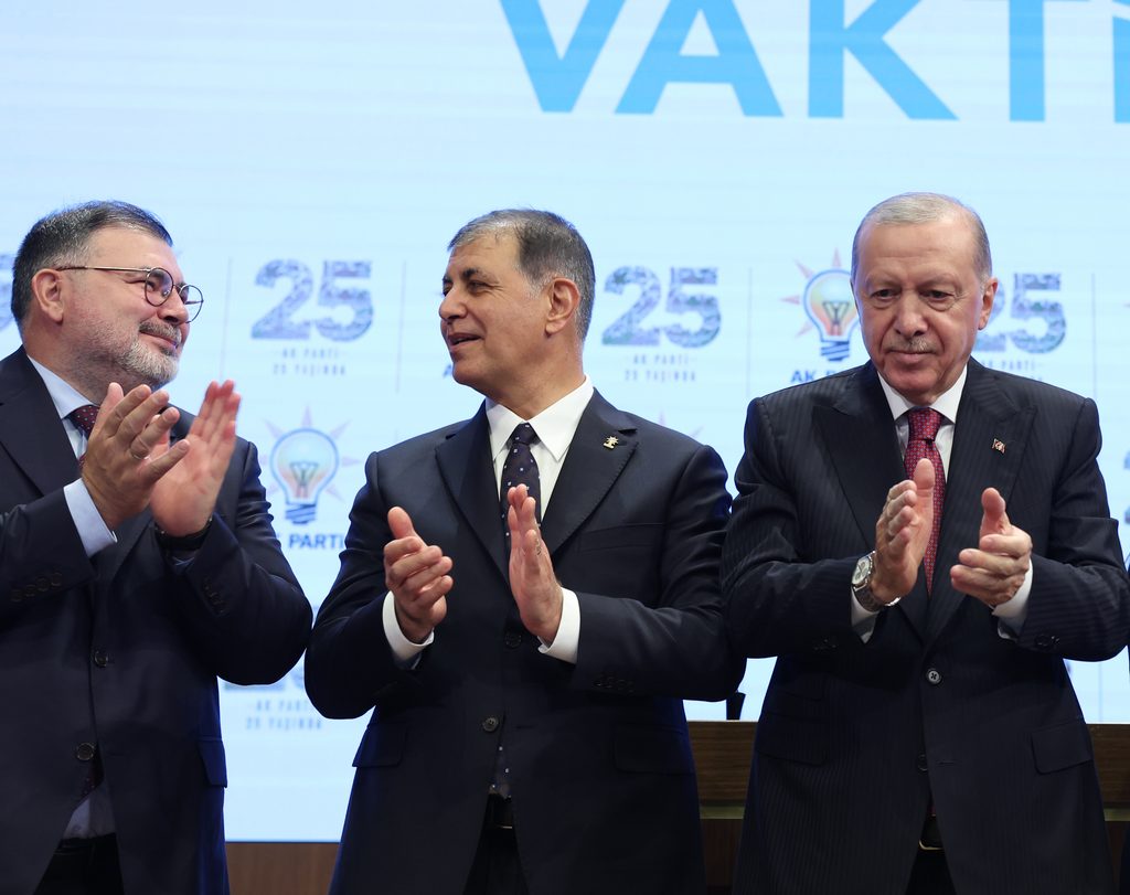 Cemil Tugay’dan yeni dönem mesajı: “İzmir’i yeniden inşa etmek için yola çıkıyoruz"