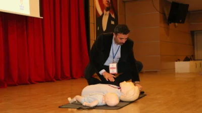 Çiğli Belediyesi'nin düzenlediği ilk yardım seminerinde uzmanlar uyardı: Acil durumlarda