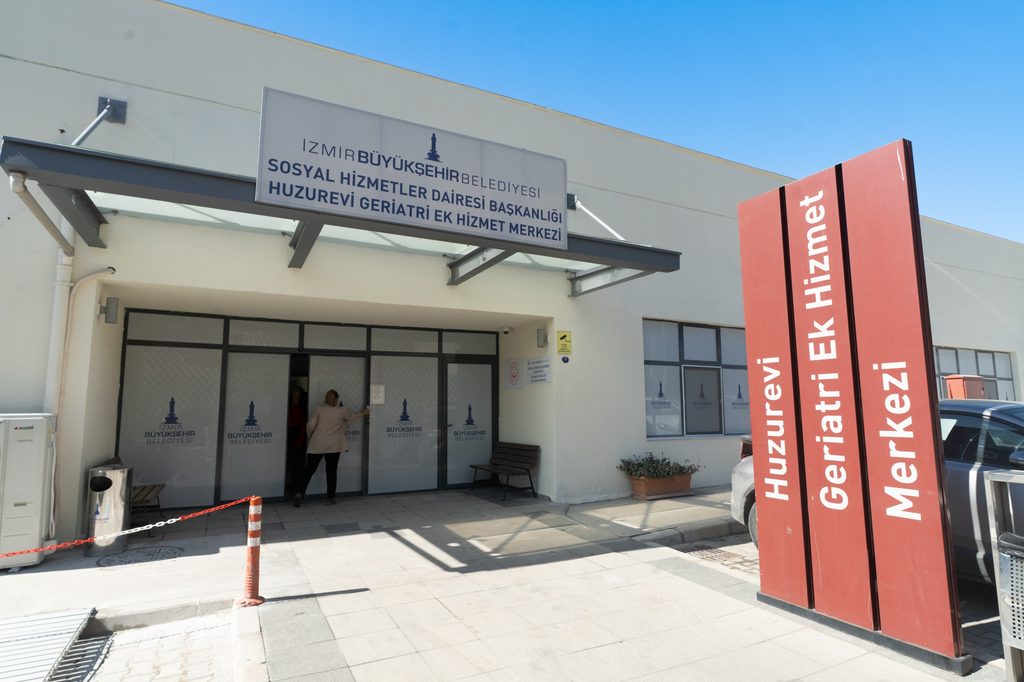 İzmir’in çınarlarına “anne sıcaklığı”nda bakım: Geriatri ek hizmet binası açıldı