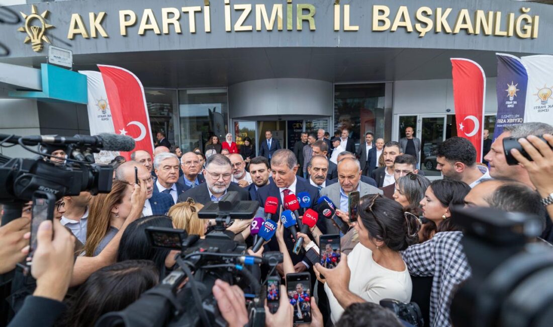 AK Parti saflarına katılan İzmir Büyükşehir Belediye Başkanı Dr. Cemil