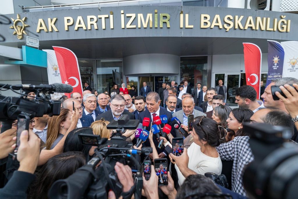 Başkan Tugay AK Parti ziyareti sonrası konuştu: Artık konuşmak değil İzmir için çalışma zamanı